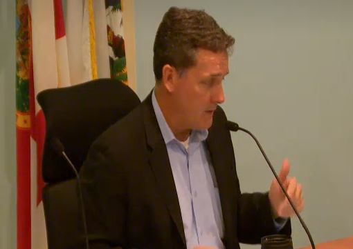 Mayor Davey opens the meeting congratulating the successful opening of the Key Biscayne Pianos Festival's second season.